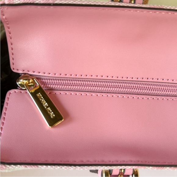 Michael Kors Gilly Large Drawstring Tote Shoulder Bag MK Graphic Logo Carnation - Picture 10 of 10